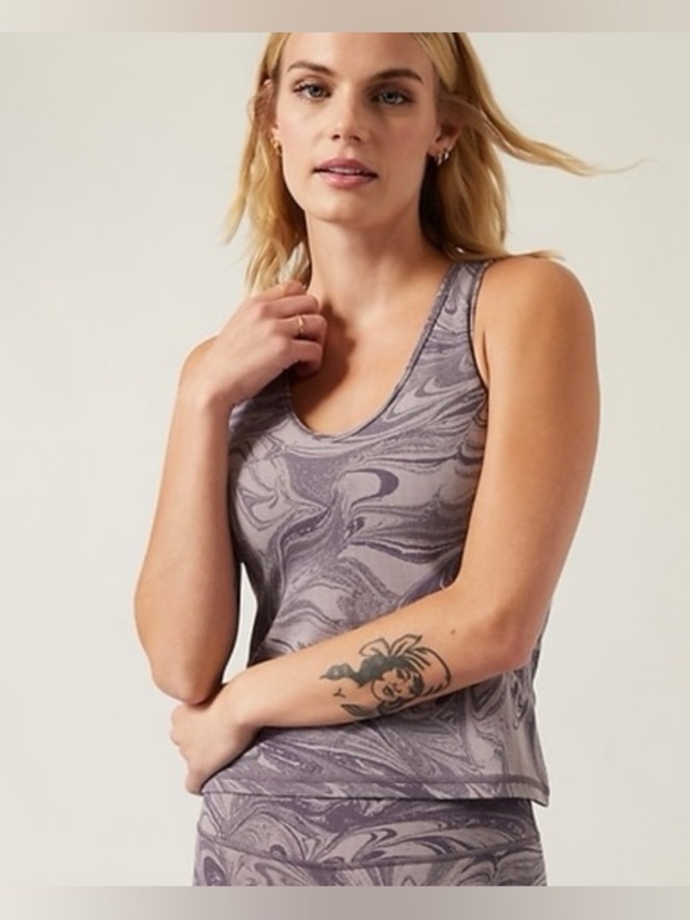 Athleta Transcend Tank in a purple marbled pattern Sz S like new